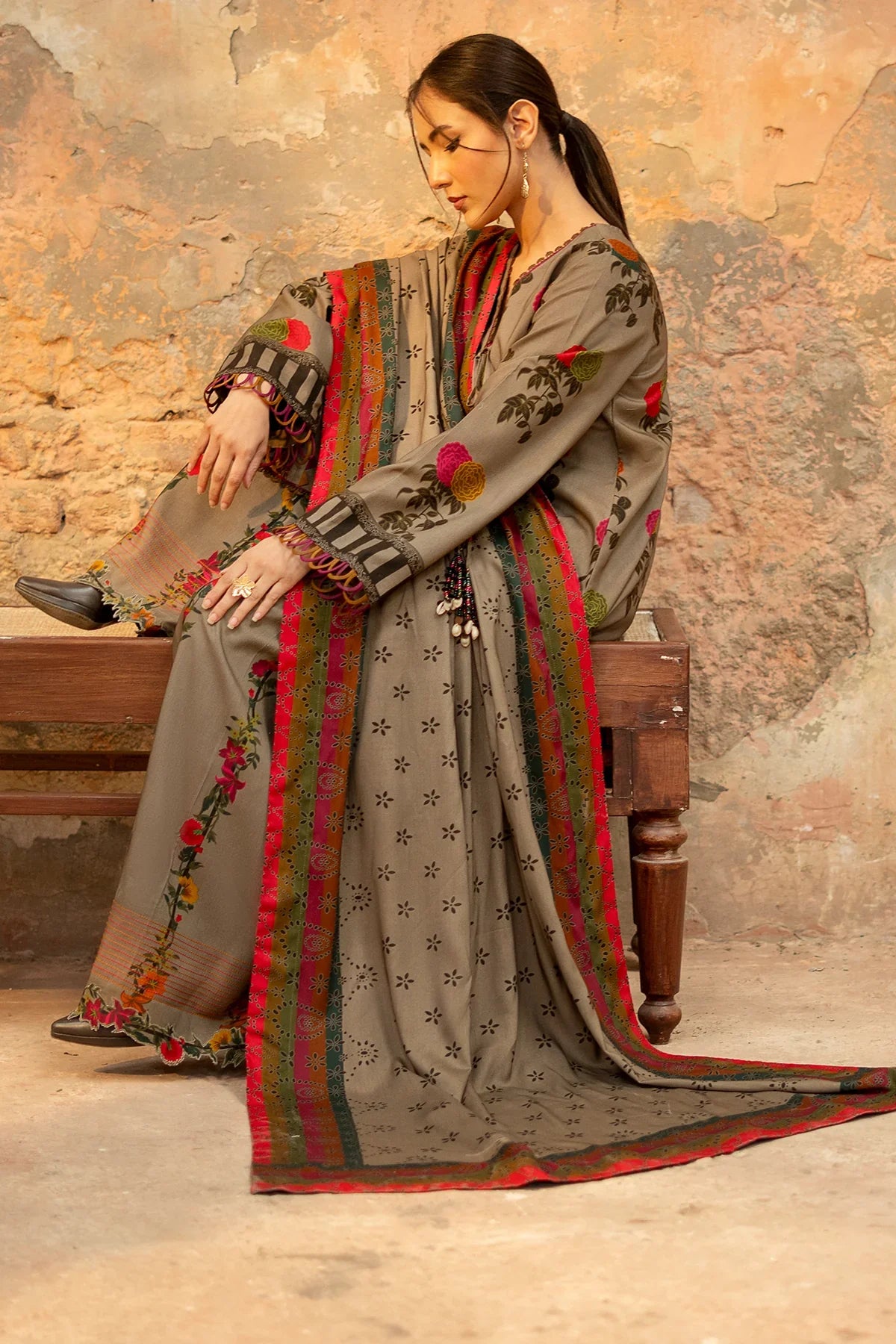 Winter 3PC Karandi Digital Print Dress - KP33134