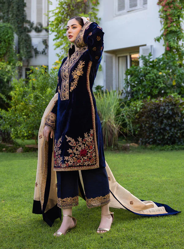 Winter Embroidered Velvet 3piece suit - KP3357