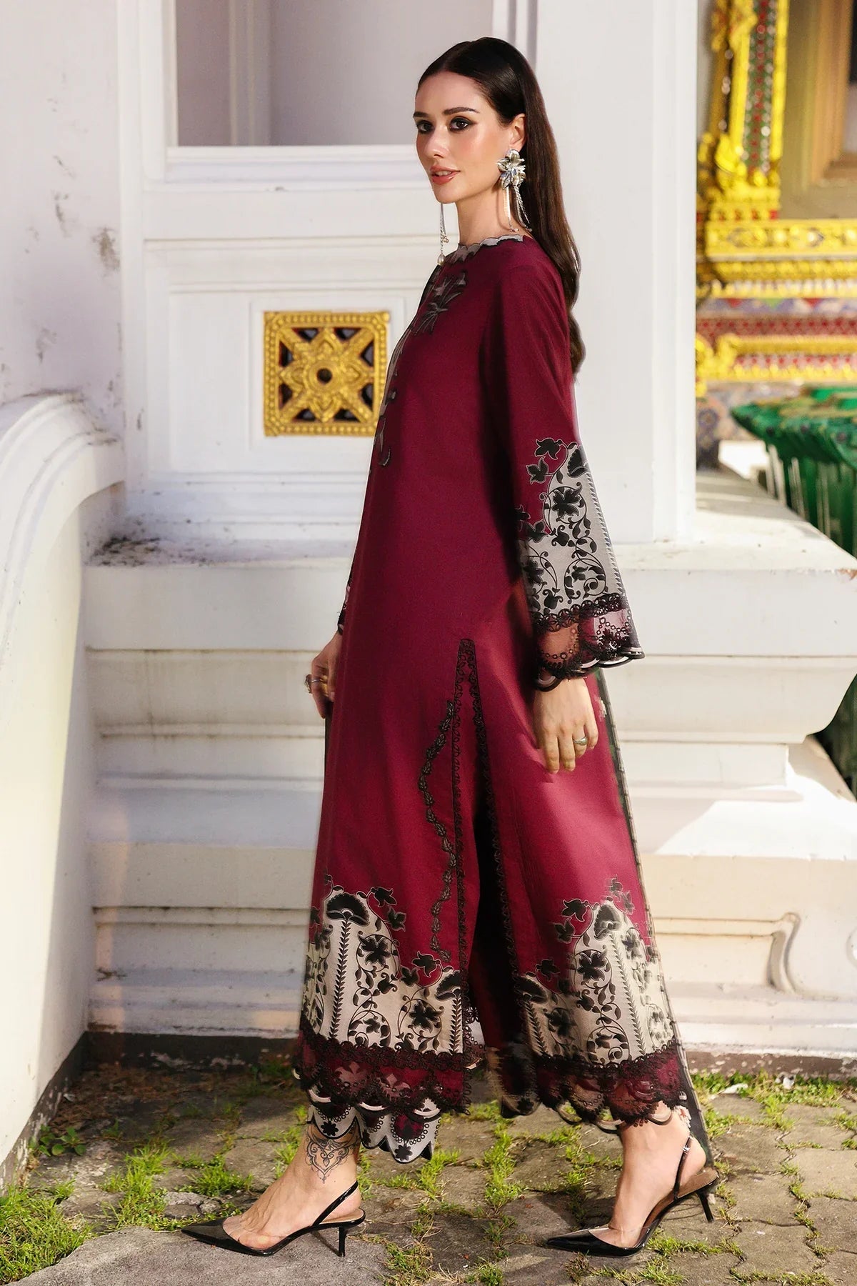 Winter 3PC Karandi Digital Print Dress - KP3388