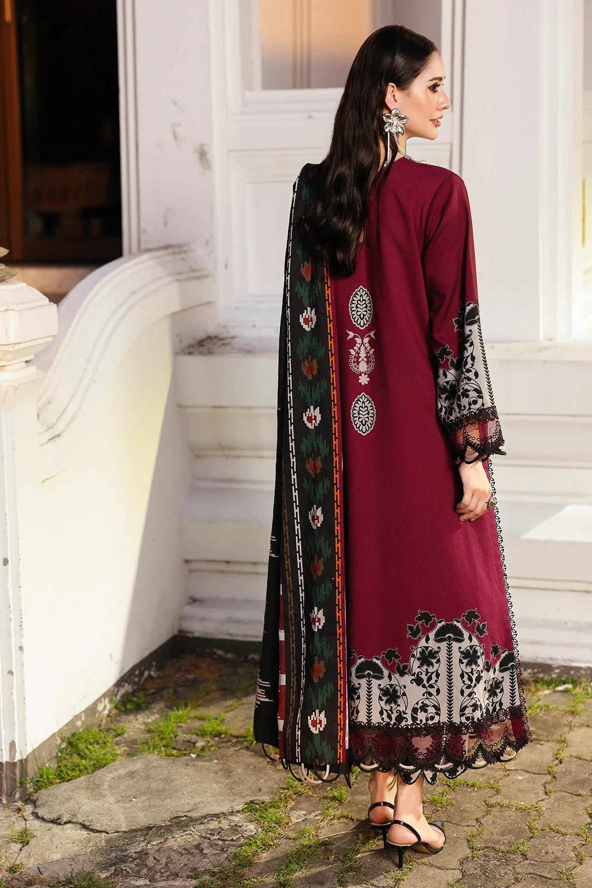 Winter 3PC Karandi Digital Print Dress - KP3388