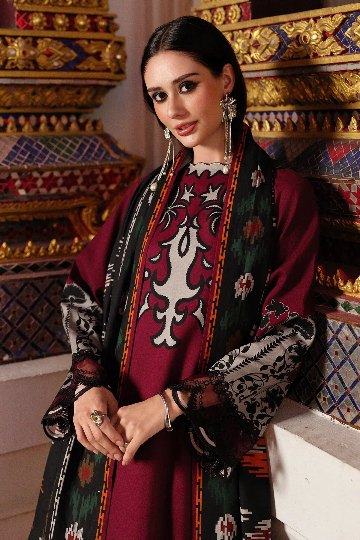 Winter 3PC Karandi Digital Print Dress - KP3388