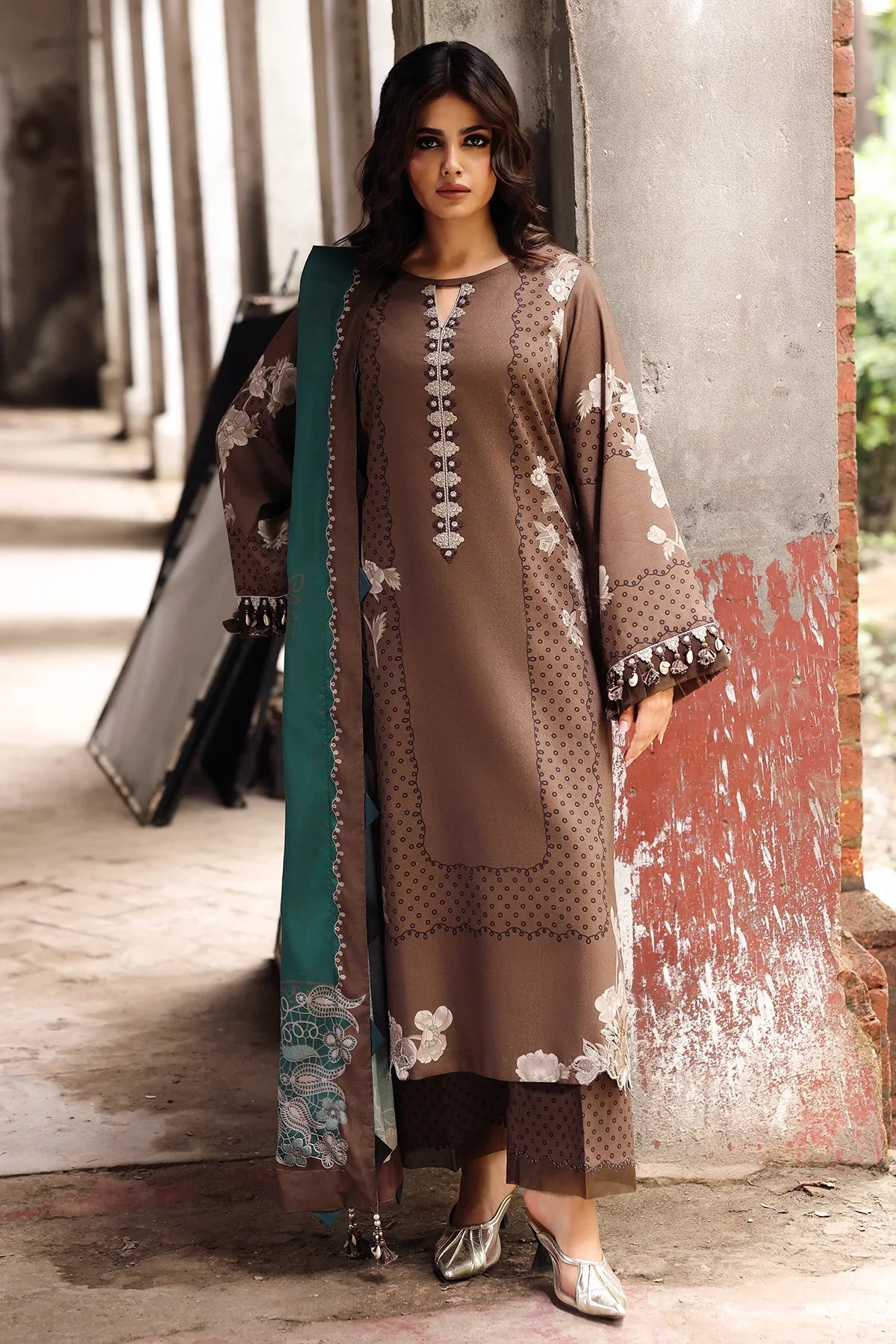 Winter  3PC Karandi Digital Print Dress - KP33422