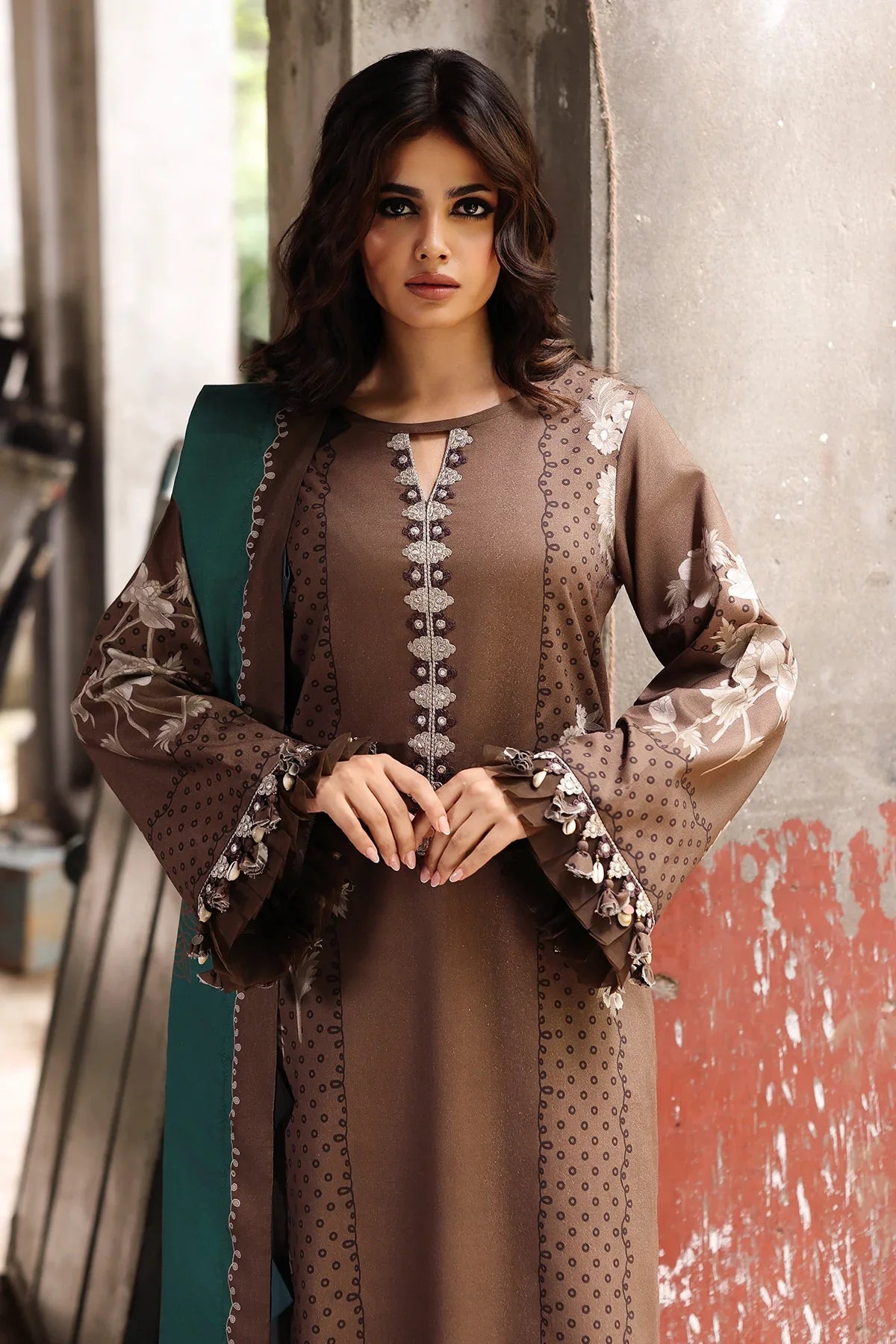 Winter  3PC Karandi Digital Print Dress - KP33422
