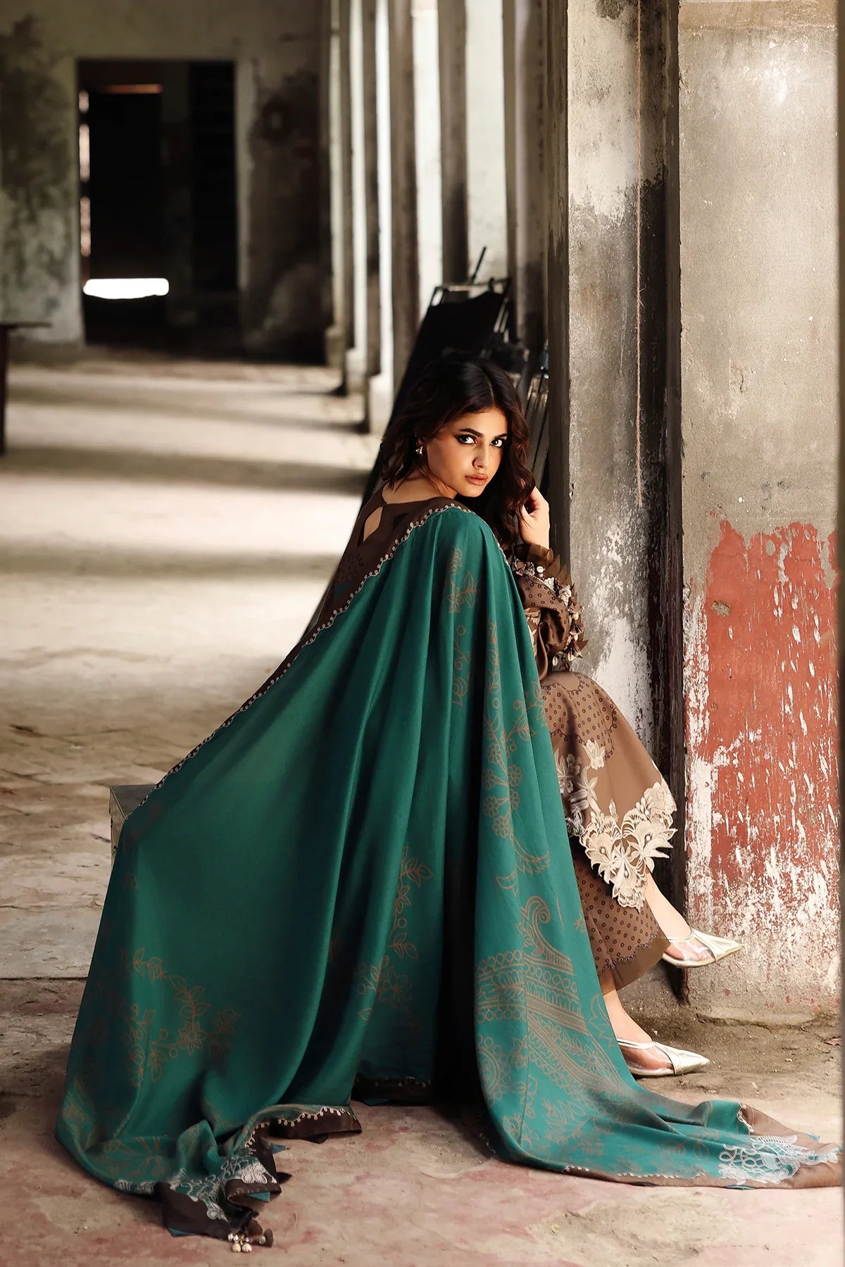 Winter  3PC Karandi Digital Print Dress - KP33422