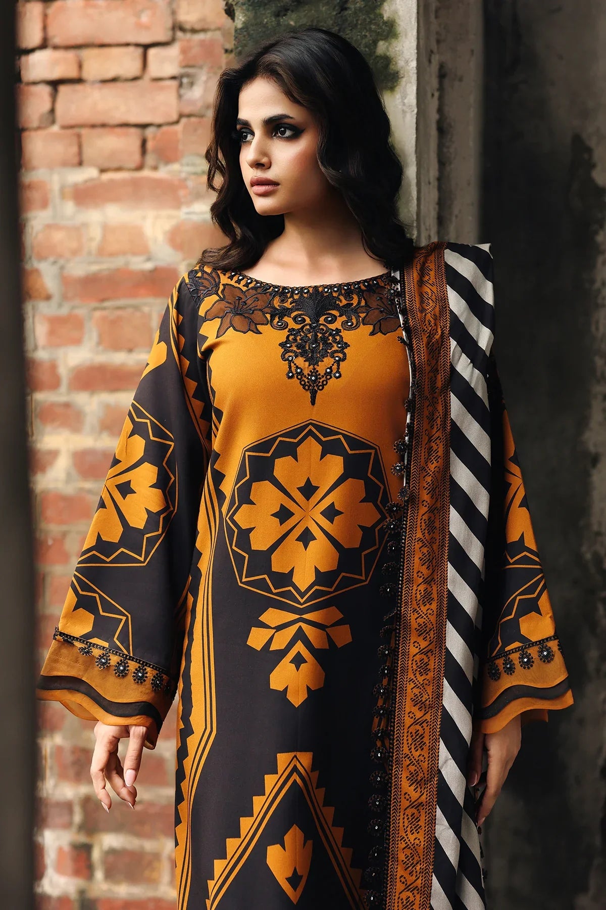 Winter 3PC Karandi Digital Print Dress - KP33421