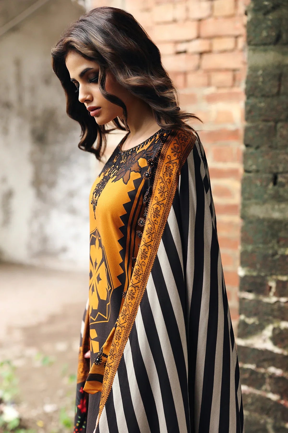 Winter 3PC Karandi Digital Print Dress - KP33421