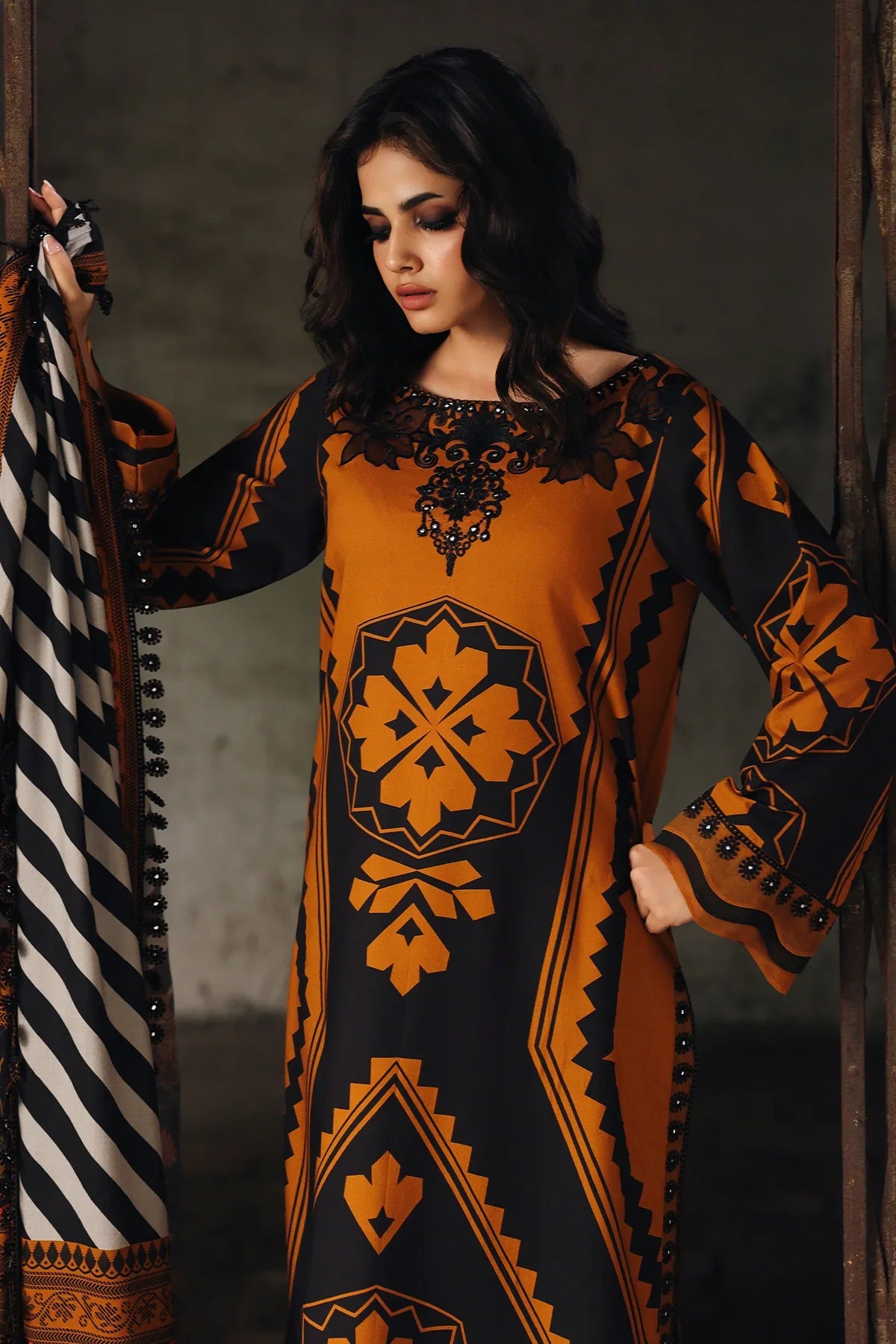 Winter 3PC Karandi Digital Print Dress - KP33421