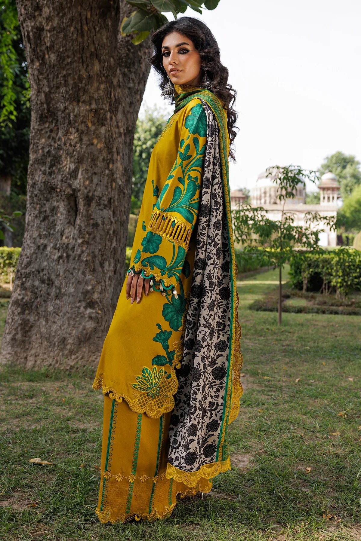 Winter  3PC Karandi Digital Print Dress - KP33418