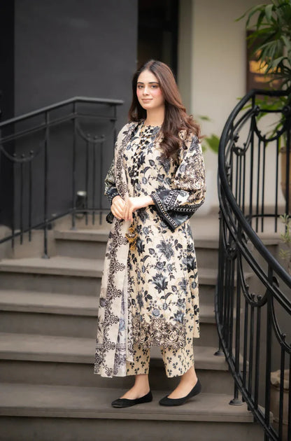 Winter 3PC Karandi Digital Print Dress - KP3389