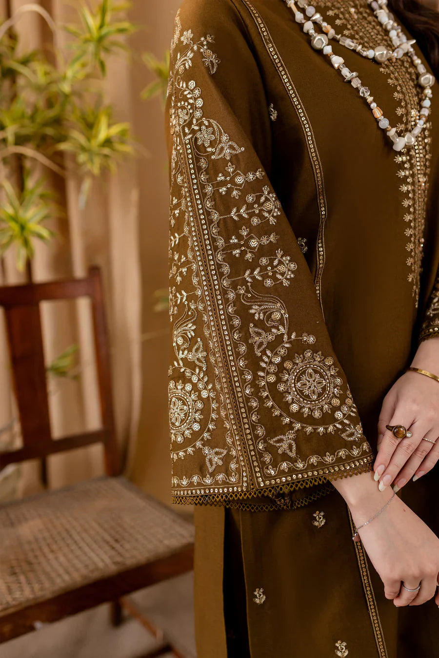 Winter 2PC Dhanak Embroidered Suit - KP3373