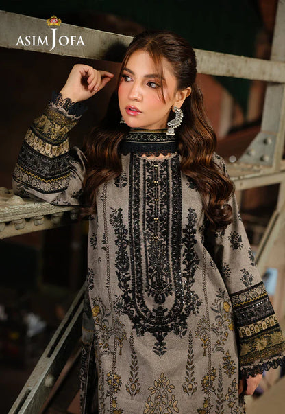 Winter 3PC Karandi Digital Print Dress - KP33410