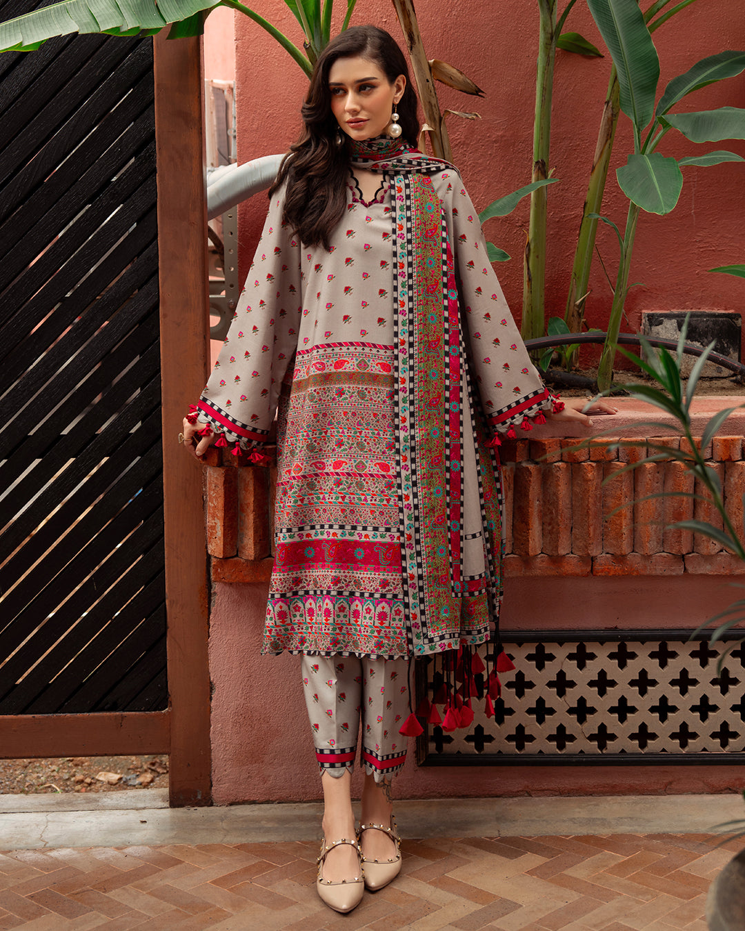 Winter 3PC Karandi Digital Print Dress - KP3390