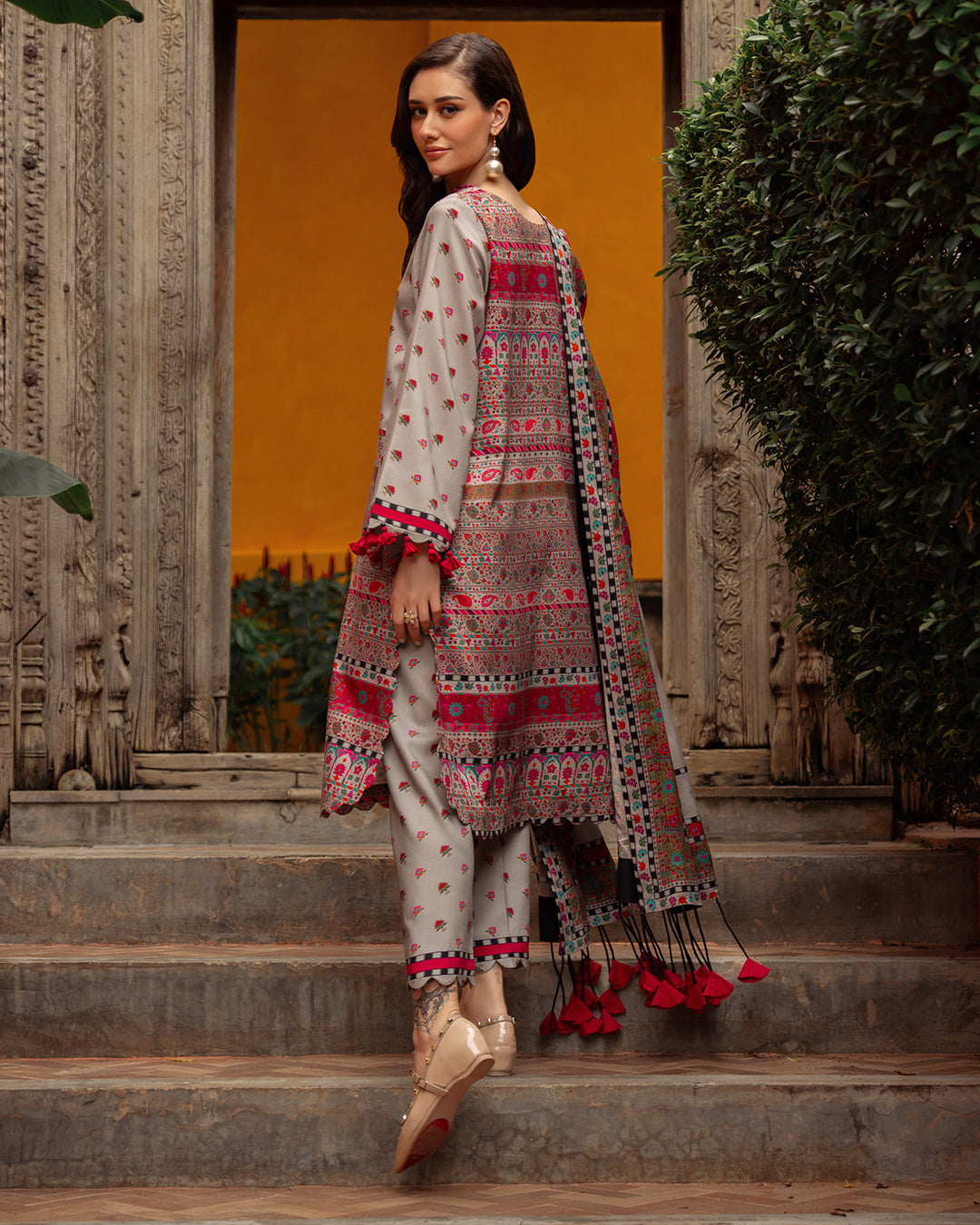 Winter 3PC Karandi Digital Print Dress - KP3390