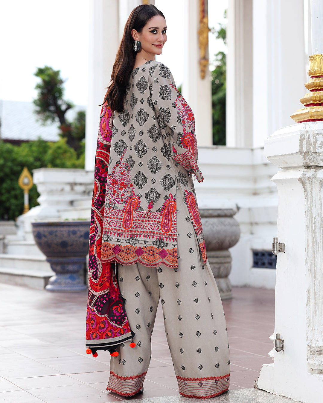 Winter 3PC Karandi Digital Print Dress - KP33400