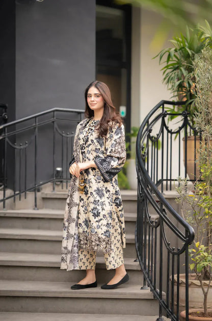 Winter 3PC Karandi Digital Print Dress - KP3389