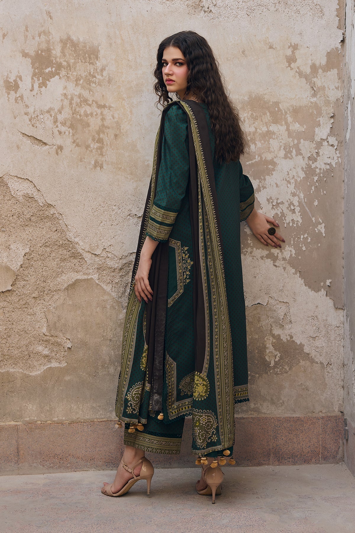 Winter  3PC Karandi Digital Print Dress - KP33136