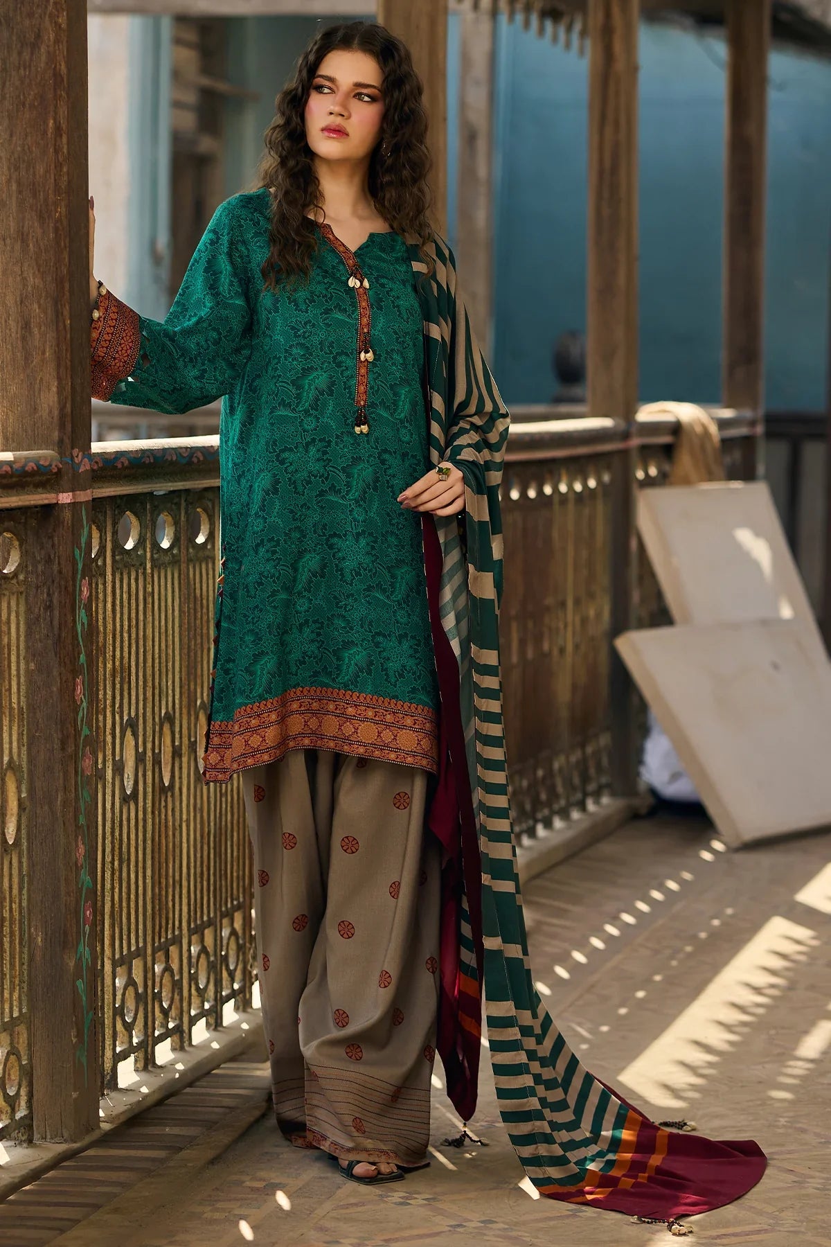 Winter  3PC Karandi Digital Print Dress - KP33137