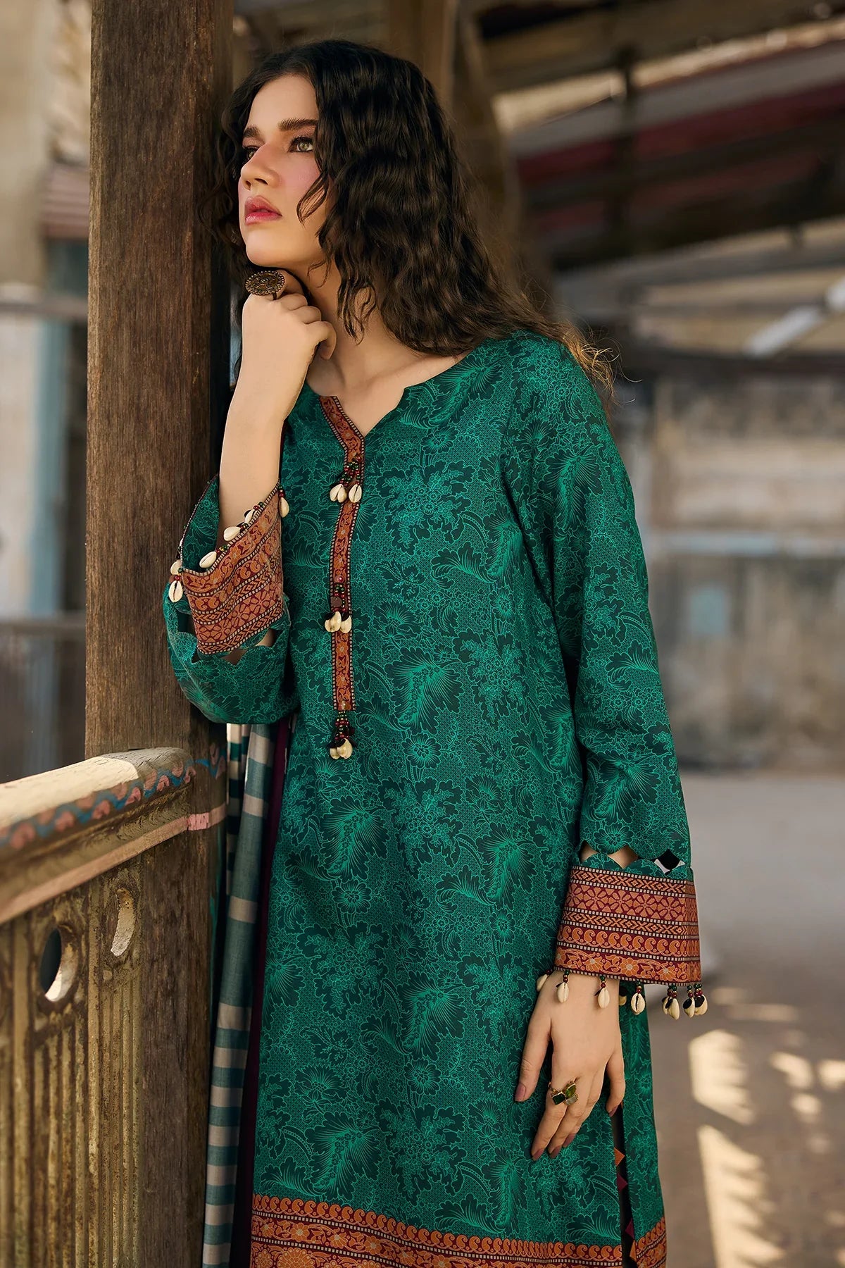 Winter  3PC Karandi Digital Print Dress - KP33137