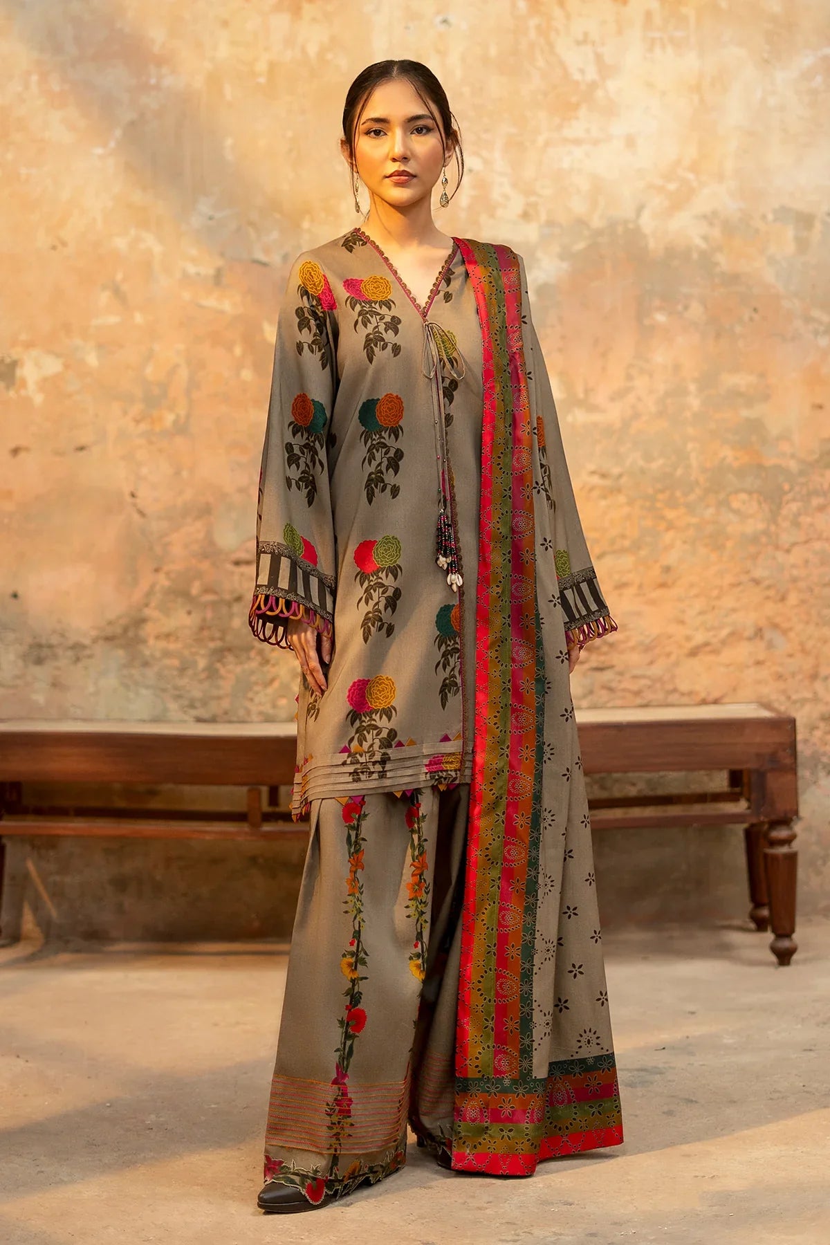 Winter  3PC Karandi Digital Print Dress - KP33134