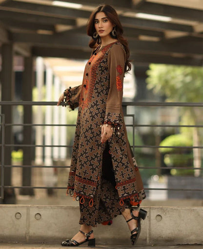 Winter 3PC Karandi Digital Print Dress - KP33142