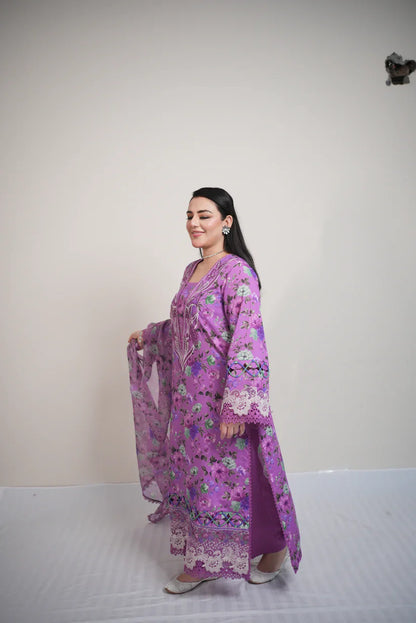 Winter 3PC Karandi Digital Print Dress - KP33149