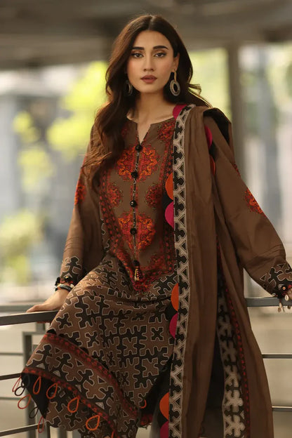 Winter 3PC Karandi Digital Print Dress - KP33142